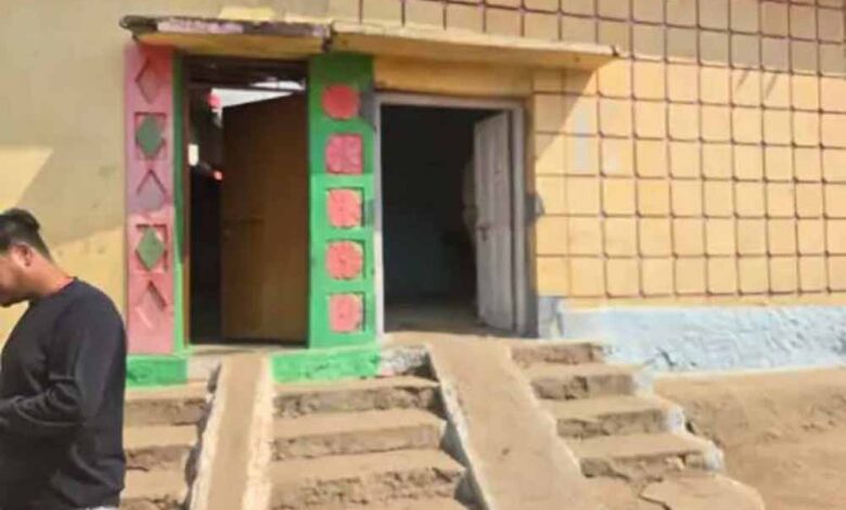 एसपी का क्लर्क निकला डकैत, 6 लाख की डकैती