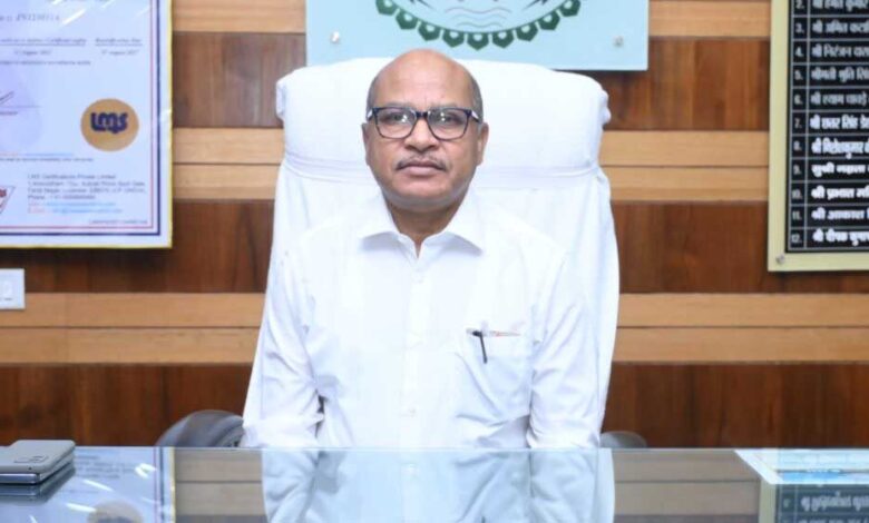 कलेक्टर उइके ने मत्स्य एवं पशुधन विकास विभाग द्वारा संचालित योजनाओं से लाभान्वित हिग्राहियों से की चर्चा