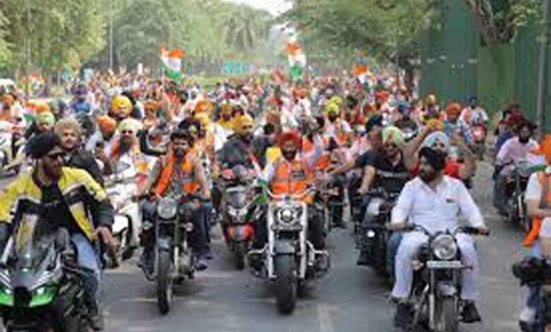 भारतीय सशस्त्र बलों के सम्मान में दिल्ली में ‘खालसा तिरंगा यात्रा’ में कई सिख युवकों ने भाग लिया, निकाली गई बाइक रैली
