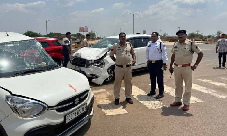 DIG CRPF की इनोवा कार ने मारुति सेलेरियो को मारी टक्कर, 4 गंभीर रूप से घायल