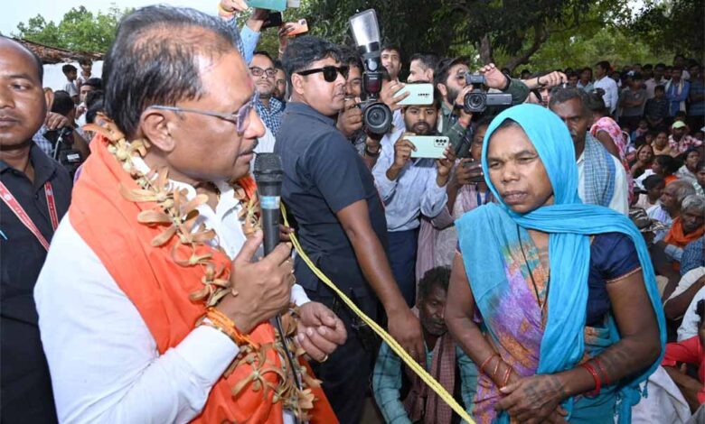 मुख्यमंत्री साय का हरगवां गांव में औचक दौरा