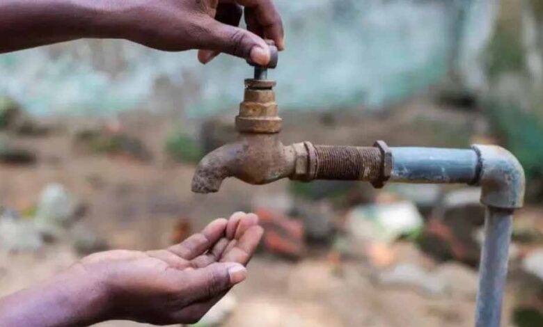 कोतासुरा गांव में पानी की समस्या से जूझ रहे लोग,  घंटों लाइन में खड़े होने को मजबूर