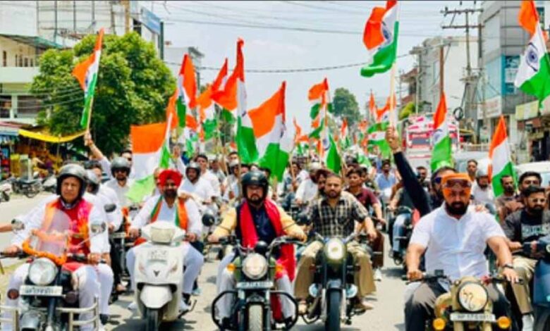 अनुराग ठाकुर पांवटा साहिब में निकाली गई तिरंगा यात्रा में हुए शामिल, सेना हर चुनौती का जवाब देने में सक्षम