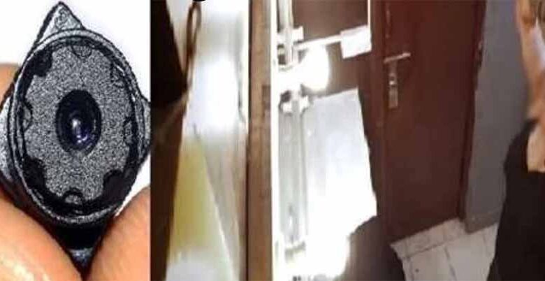 गांव में कपड़े की दुकान के चेंजिंग रूम में कपड़े ट्राय करने वाली महिलाओं के वीडियो बनाकर करते थे शेयर