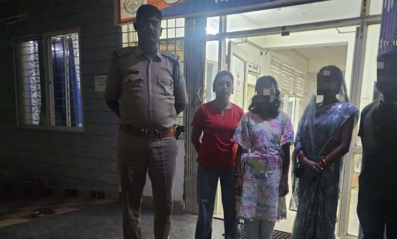 घर-से-लापता-नाबालिग-को-बिजुरी-पुलिस-ने-दस्तयाब-कर-उसके-परिजनो-को-किया-सुपुर्द