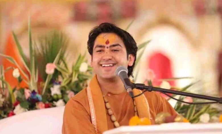 देशद्रोही बोलने के मामले में पंडित धीरेंद्र शास्त्री कोर्ट में नहीं हुए पेश