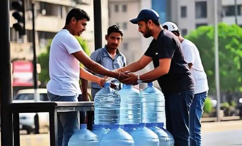 दिल्ली भी इस वक्त भीषण गर्मी की चपेट में, दिल्लीवालों को हीट स्ट्रोक से बचाएगी रेखा सरकार की जलदूत योजना